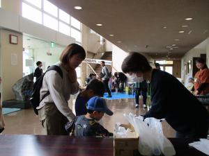 ダイドードリンコ様からの飲み物をもらっている様子