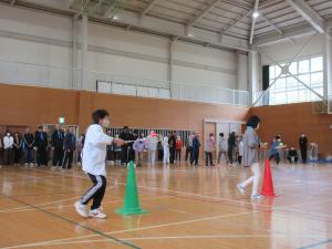 体育祭スプーンレースの様子